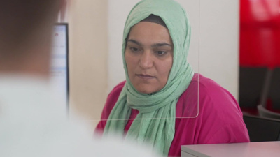 İzmir'de hak sahiplerine ''Anne Kart'' dağıtılmaya başlandı