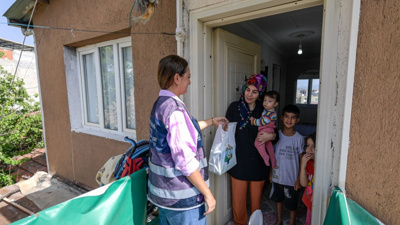 İzmir'de Süt Kuzuları Mutlu: 105 Bin Çocuğa 8 Litre Süt Dağıtımı Başladı!