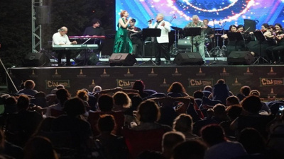 "Izmir’de 7. Çim Konserleri: Sanat Dolu Bir Yaz Keyfi!"