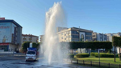 Güngören'de kritik anlar! Borular patladı ortalık şelale oldu