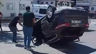 Avcılar’da kaza: İki araç çarpıştı, bir araç takla attı