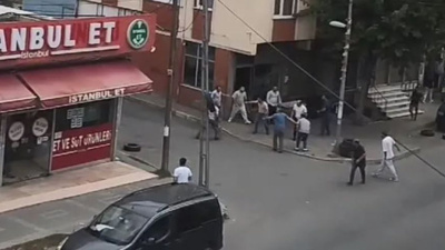 Esenyurt'ta sokak ortasında silahlı çatışma