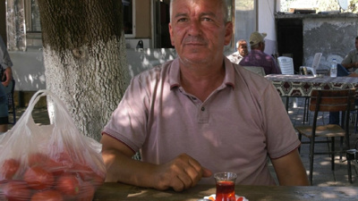 Çiftçinin hali perişan! Beş kilo domates bir bardak çay ediyor