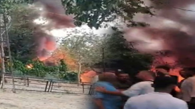 Alevlerin arasında kalan köpeğini böyle kurtardı!