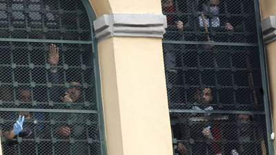 İtalyan politikacılar cezaevinde kötü koşullara tepki için 1 gün hapis yattı
