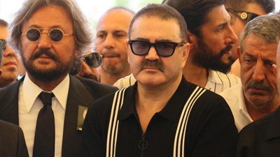 Aydemir Akbaş'ın cenazesinde Şafak Sezer isyan etti! 'Hayatımda böyle şey görmedim'