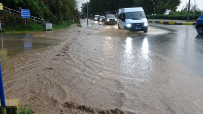 Trabzon'un Sürmene ilçesinde şiddetli yağış etkili oldu