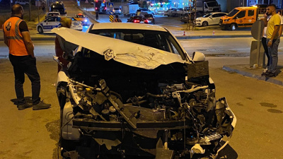 Yolcu minibüsü ile otomobilin çarpıştığı kazada 4 kişi yaralandı