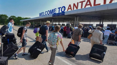 Antalya'ya gelen turist sayısı 13,5 milyonu aştı
