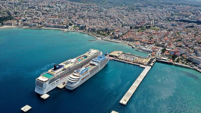 Kuşadası 5 kruvaziyerin getirdiği 14 bin 700 turisti ağırladı