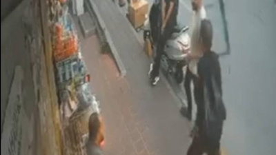 İstanbul'da kaldırımda dehşet anlar: Üzerine cam devrildi