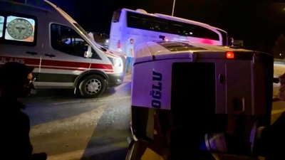 İşçileri taşıyan minibüs devrildi 9 kişi yaralandı