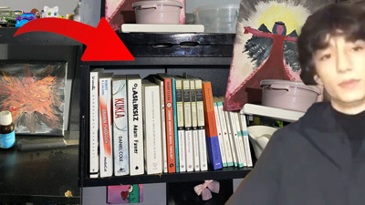 Katilin evinde çıkan garip nesnelerin anlamı. Kitaplıktaki bir kitap dikkat çekti