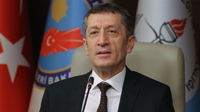 "İzmir Marşı" tartışmasında ikinci raund... Bakan Selçuk "arıza" dedi belediye yalanladı!