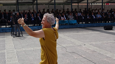30 Ağustos kutlamalarında şaşırtan görüntü! Bir anda ayağa kalktı ve...