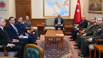 Tom Barrack ile Bakan Güler'in oturma düzeni isyan ettirdi! 'Sömürge Valisi gibi'