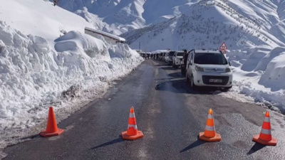 Şırnak-Hakkari kara yolu çığ tehlikesi sebebiyle ulaşıma kapatıldı