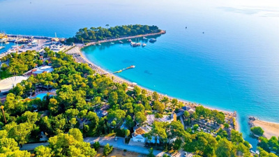 50 bin kişinin yaşadığı Antalya’nın ilçesine nüfusun 90 katı turist akın etti