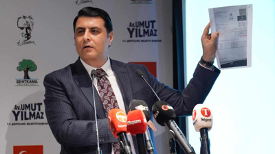 AKP'ye geçen Umut Yılmaz vatandaşı şikayet etti: Fotoğrafıma tekme attı