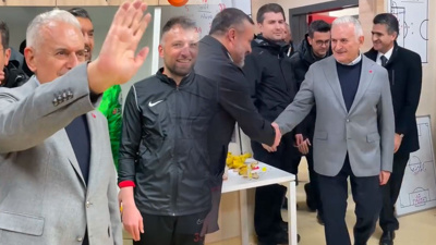 Binali Yıldırım Şanlıurfa maçı sonrası soyunma odasına girdi
