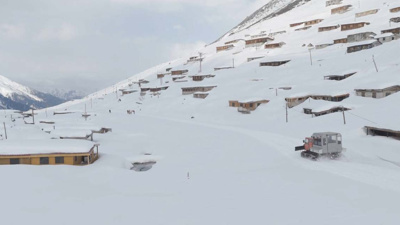 Rize'de kar boyu 3 metreyi aştı: Evler kara gömüldü!