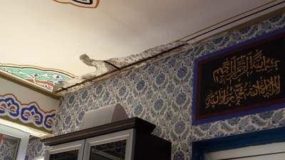 Sayı giderek artıyor... 2 cami daha mühürlendi!