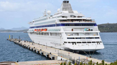 İlk kruvaziyer geldi! Yüzlerce turist ilçeyi gezmek için limandan ayrıldılar