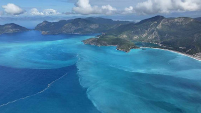 Sağanak sonrası deniz büyüleyici bir renk aldı