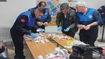 Dilencilerin üzerinden çıkan parayı 4 kişi zor saydı