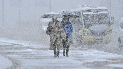 3 ilde kar yağışı! Yollar kapandı ekipler seferber oldu