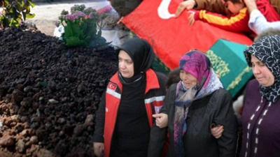Türkiye'nin yüreği kan ağlıyor! Okul saldırısında hayatını kaybeden öğrenciler yan yana toprağa verildi