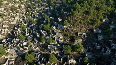 69 yıl önce terk edildi 500 harabe hanesi var: Hayalet köy görüntülendi