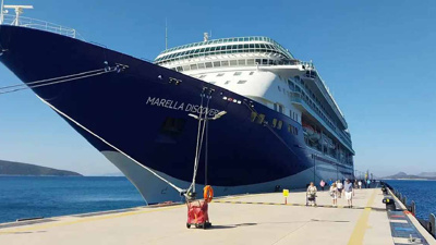 264 metrelik dev gemi ilçeye 1752 turist getirdi