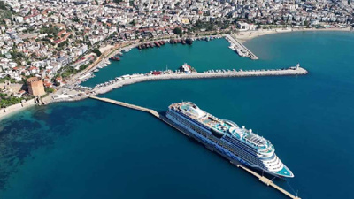 371 bin nüfuslu ilçeye Alman turistler akın etti: Gemiden inerek ilçe merkezine dağıldılar
