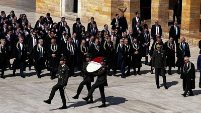 AYM'den Anıtkabir'e ziyaret