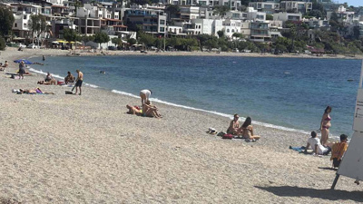 Muğla'da sıcak havayı fırsat bilenler sahillere akın etti