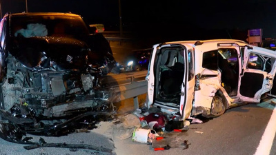 Eyüpsultan'da feci kaza! Hafif ticari araç ile minibüs çarpıştı: 4 yaralı