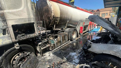 Mazot yüklü tanker benzin istasyonunda alev aldı!