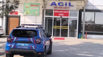 Karşıdan karşıya geçmek isterken araba çarptı: 14 yaşındaki Türkan'ın durumu ağır