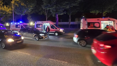 Kırmızı ışıkta bekleyen otomobile çarptı: 3 kişi hastanelik oldu