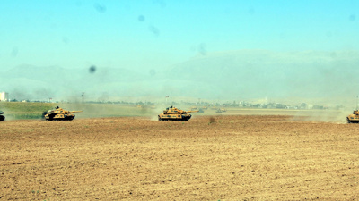 Habur'da tanklara manevra ve taarruz eğitimi
