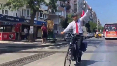 Tunç Soyer'den bisikletle Zafer Bayramı turu
