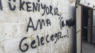 Sahte içki zanlıları “Tükeniyoruz ama geleceğiz” yazıp kaçtı