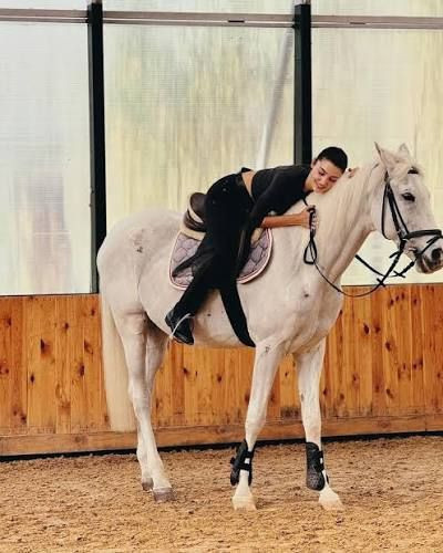 Oyuncu Hande Erçel kaybettiği dostuna böyle veda etti - Resim : 2