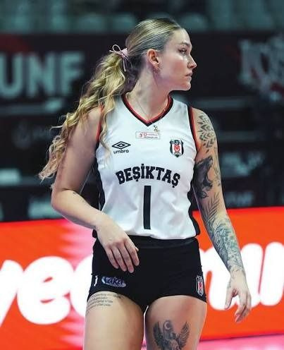 Ne yapsın Julia teslim olmaktan başka: İtiraf da etti zaten - Fotoğraf: 2