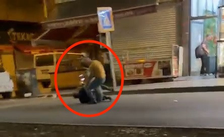 Taksiciler birbirine girdi: Durak kavgası kamerada - Resim : 1