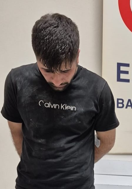 Özel harekat ve çevik kuvvet polislerini sokak ortasında dövüp gasbettiler - Resim : 5