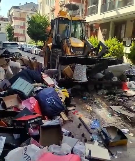 7 aydır kira alamayan ev sahibi çılgına döndü! Çilingirle girildi kepçeyle temizlendi - Resim : 1