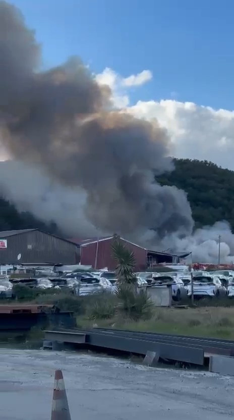 Son dakika | Yediemin otoparkında yangın çıktı - Resim : 3