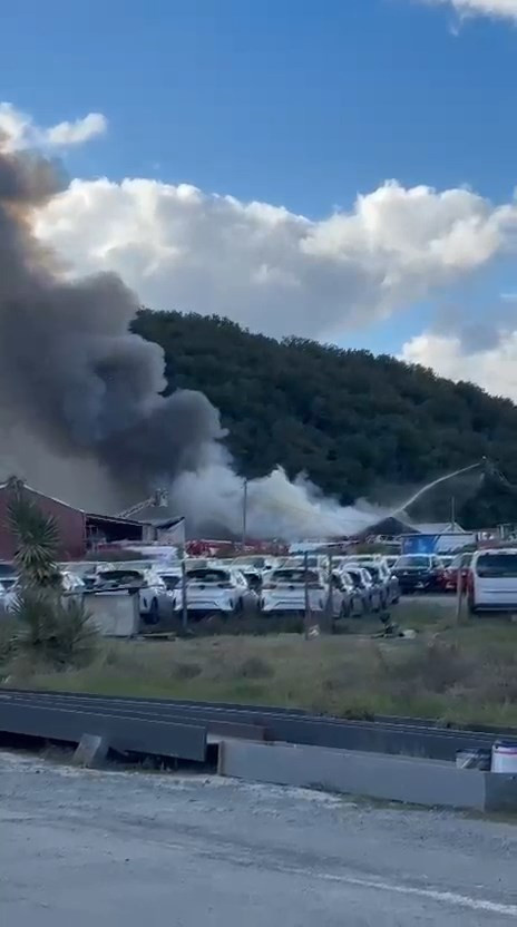 Son dakika | Yediemin otoparkında yangın çıktı - Resim : 1